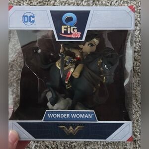 Q-Fig Max Wonder Woman Riding Black Horse - DC